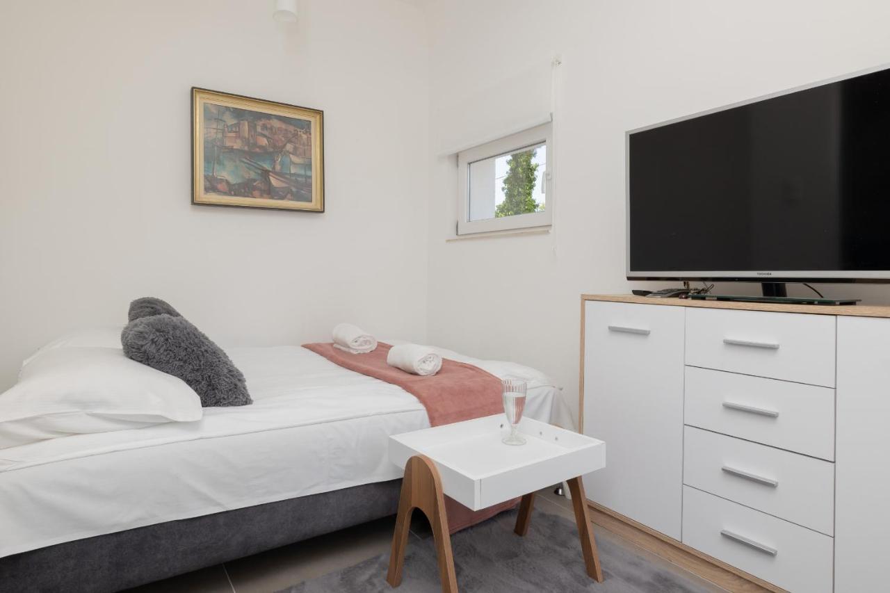 Sloneczna Apartment Mielno Uniescie By Noclegi Renters Kültér fotó
